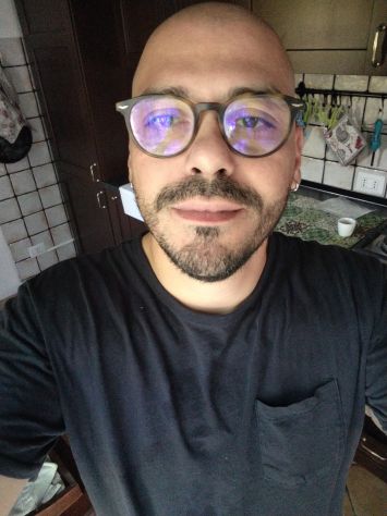 Cerco una ragazza tra i 18 e 45 anni per una collaborazione artistica