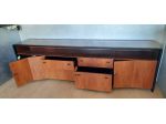 Arredamento completo coordinato: tavolo, vetrina e credenza