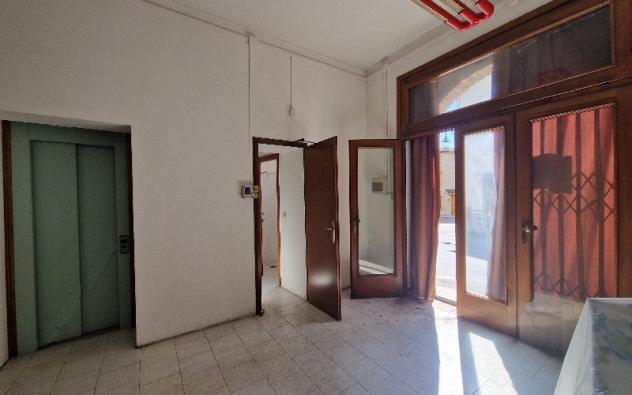 PORZIONE RISTRUTTURATA CON ASCENSORE - Foto 5