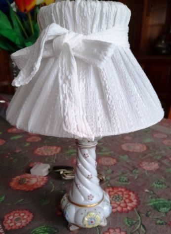 lampada in ceramica capodimonte paralume in stoffa cm.38