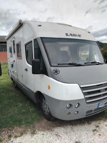 MOTORHOME LAIKA DUCATO DINETTE TRASVERSALE BASCULANTE GARAGE CLIMATIZZATORE FOTOVOLTAICO CAMPEGGIO CAMPER USATI GENERALI 1623 - Foto 2