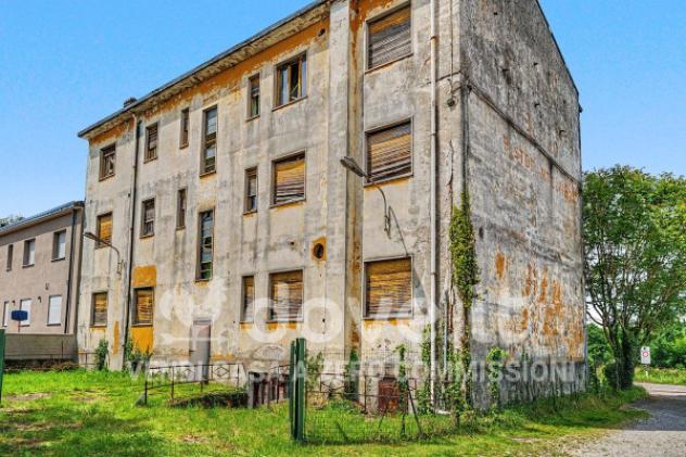 Palazzo / Stabile di 800 m² con più di 5 locali in vendita a Cadorago