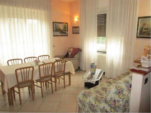 Casa indipendente di 200 m² con più di 5 locali e box auto in vendita a Castello di Brianza - Foto 6