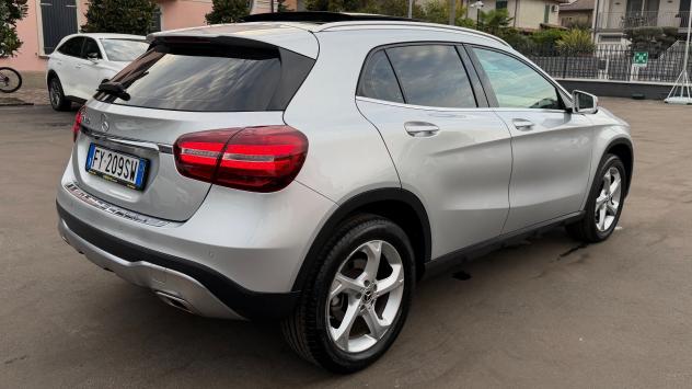 MERCEDES-BENZ GLA 180 1.6 PREMIUM AT7 122CV - FULL LED, PELLE, TETTO, NEOPATENTATI - Foto 9