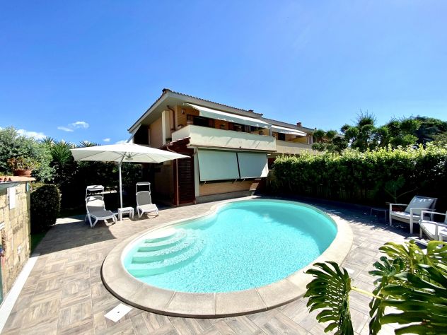 VILLA CON PISCINA LAVINIO ZONA GIORNALISTI - VIA ABELIA