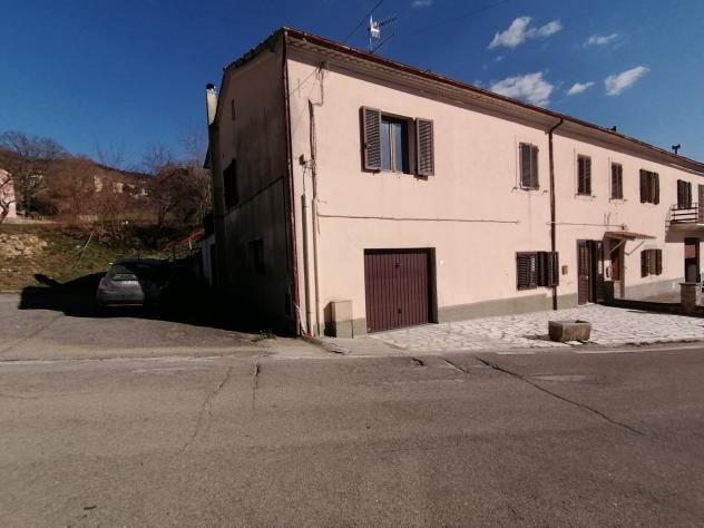 Nel paese storico di Selvena; dove si trovano negozi di prima necessita una banca e la posta; a 20 KM dal Monte Amiata, 8 Km da Castell'Azzara, 23 dal - Foto 4