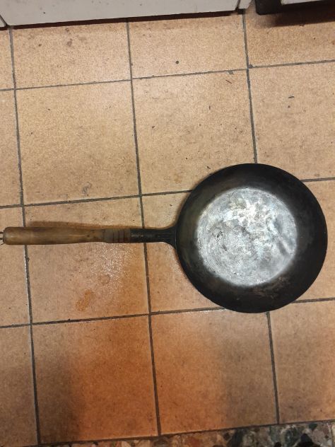 vecchia padella in ferro - Foto 2
