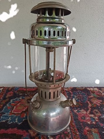 Antica lampada a kerosene
