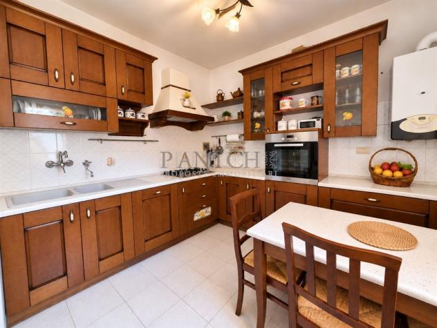 Appartamento spazioso, con balcone, garage e orto - Foto 10