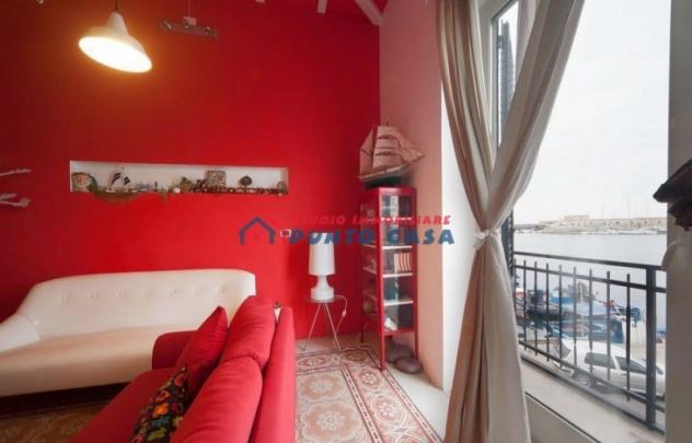 PORTO PESCHERECCIO – Appartamento arredato al 1°p. s/a – 100 mq ca. – Ampio 3 vani + acc. Splendida vista mare, ottimo contesto. Euro 700 CL C - Foto 2