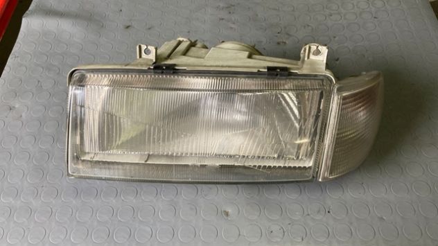 Faro anteriore SX Skoda Felicia del 2000