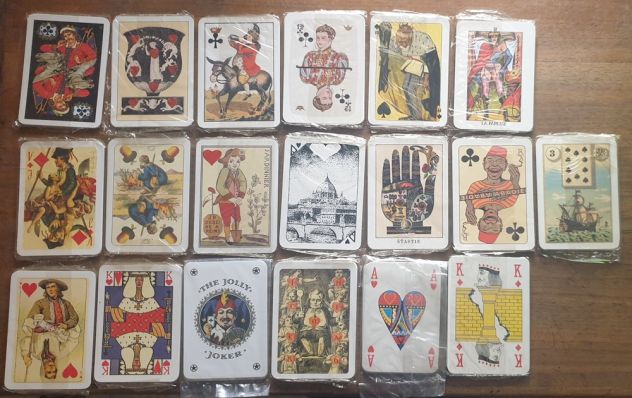 Lotto 19 mazzetti di carte da gioco sigillati da collezione
