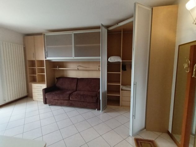 Affori centro Elegante e ampio monolocale arredato