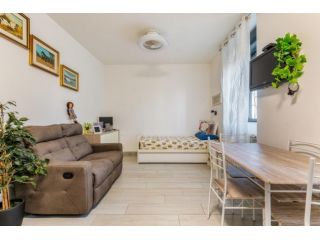 Monolocale Ristrutturato con terrazzo Rho S5 S6