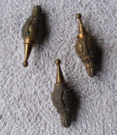 N° 3 POMELLI IN OTTONE PIENO LAVORATO con dadi a cono - - Foto 2