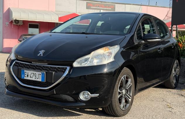 Peugeot 208 1.4 HDi 68 CV 5 porte Allure 2014 - Foto 3