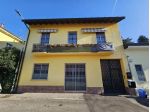 Casa indipendente di 2 appartamenti, mansarda e cortile privato a Seregno
