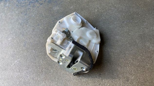Chiusura centralizzata posteriore DX Opel Agila B del 2009 (82301-51K20) - Foto 2
