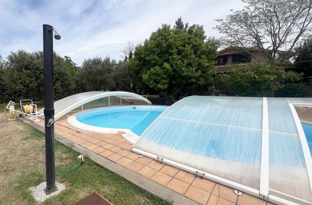 Bellissimo Casale con Piscina Immerso nel Verde