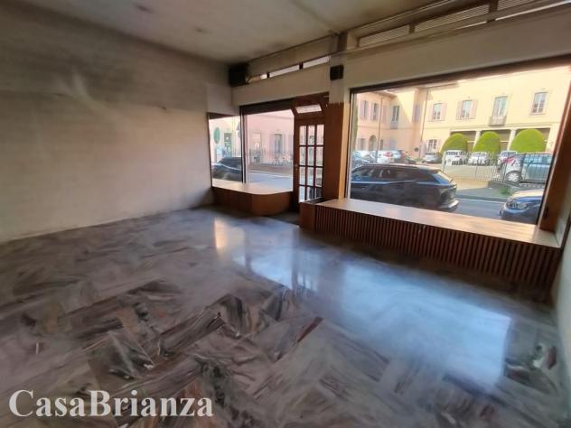 Biassono centro negozio 55 mq