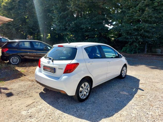 Toyota Yaris 1.D-4D 5 porte Cool 90CV - 2015 - Foto 2