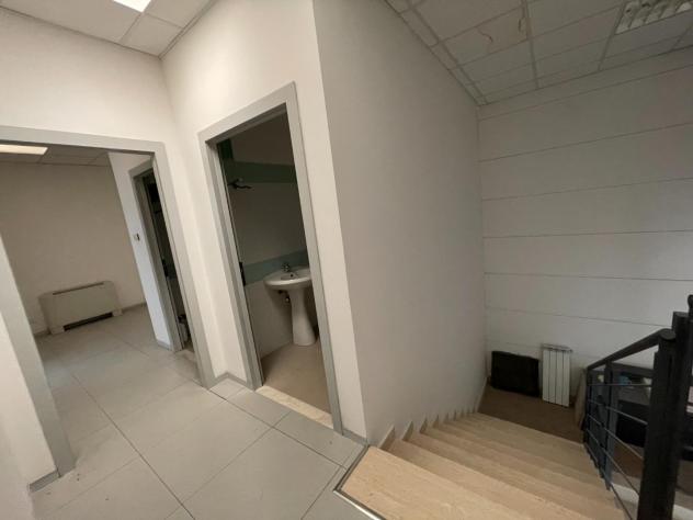 Capannone commerciale in vendita a Poggibonsi 300 mq Rif: 1059506