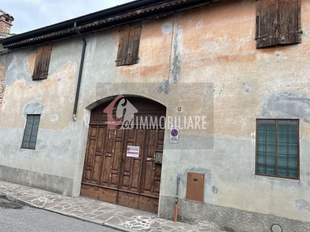 CASA SEMINDIPENDENTE CON AMPIO RUSTICO E GIARIDNO INTERNO - Foto 2
