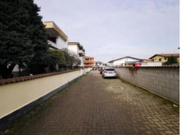 Immobile in asta di 102 m², box auto doppio in vendita a Trecate - Foto 2