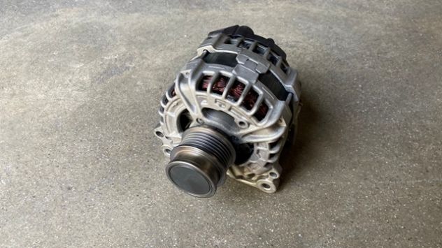Alternatore Volkswagen Polo 1.4TDI del 2015 (04B903023D) - Foto 2