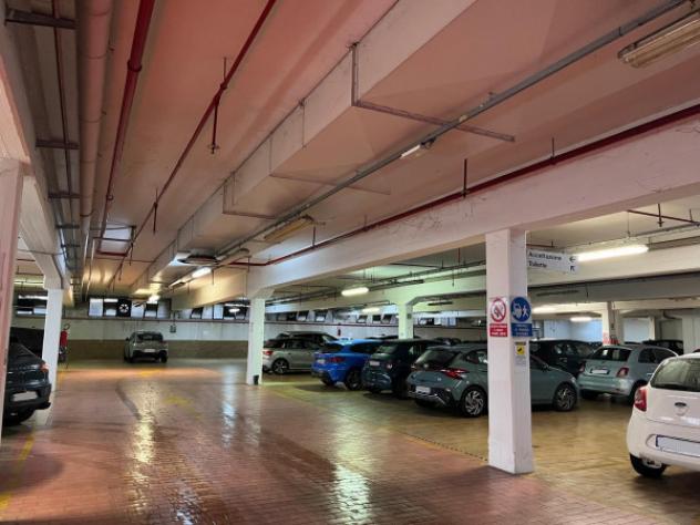 Box / Garage di 1500 m² in vendita a Brescia