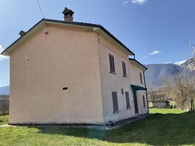 Leonessa frazione Vallunga indipendente mq 220 mq 17.000 terreno seminativo - Foto 2