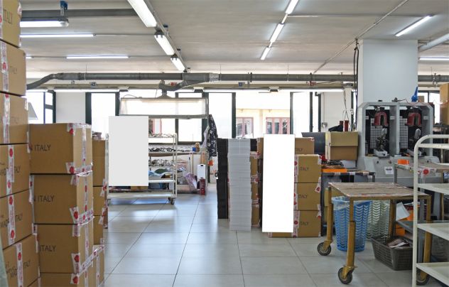 Due locali artigianali attigui nel “Condominio Elettra”