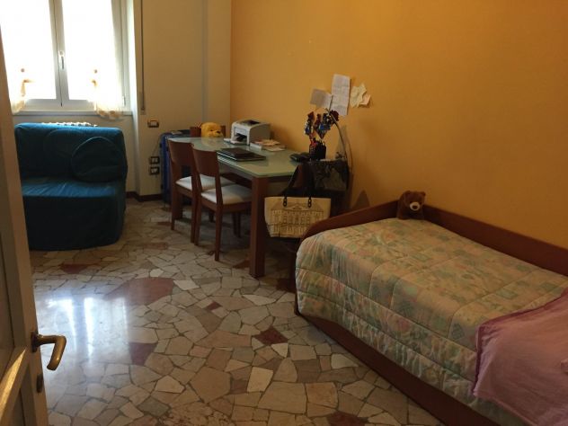 APPARTAMENTO CON 2 STANZE IN AFFITTO PER STUDENTESSE UNIVERSITARIE - Foto 2