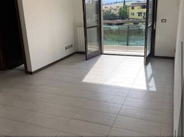 GUIDONIA BILOCALE NON ARREDATO CON TERRAZZO PRIVATO - Foto 4