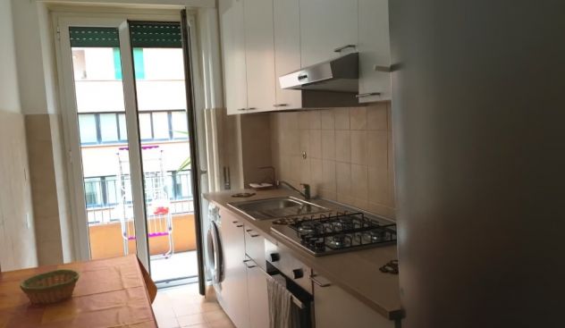 STANZA SINGOLA IN APPARTAMENTO CON BALCONE -TRIESTE
