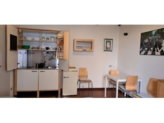 MONOLOCALE IN AFFITTO