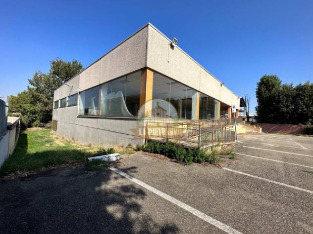 Immobile di 1600 m² con 3 locali in affitto a Tortona