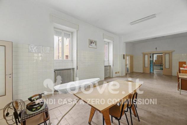 Palazzo / Stabile di 2800 m² con più di 5 locali in vendita a Leggiuno - Foto 12