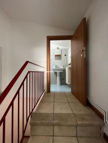 OSTERIA NUOVA CENTRO VENDESI APPARTAMENTO A SCHIERA SU DUE LIVELLI - Foto 12