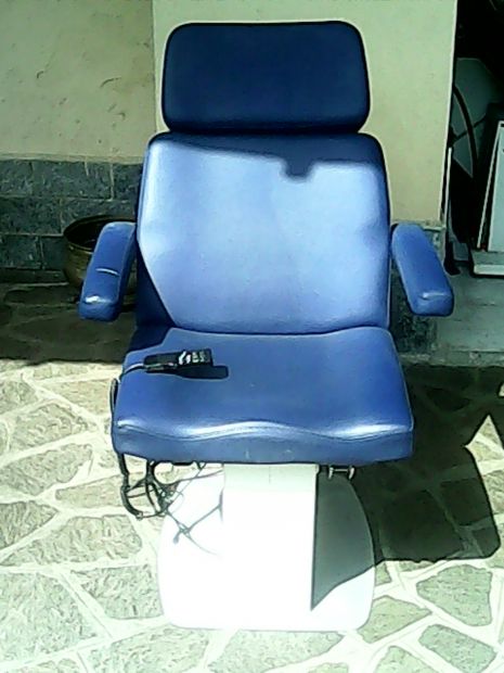 PICCOLA POLTRONA ELETTRICA PER PEDICURE O MANICURE NILO