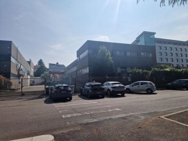 Immobile di 1200 m² con 5 locali in vendita a Legnano - Foto 2
