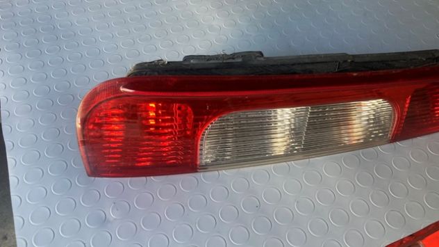 Fanale posteriore SX Ford Focus C-Max del 2005 - Foto 2
