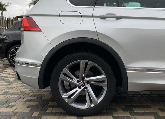 Volkswagen Tiguan R-Line 2.0 TDI 150 CV DSG - Foto 8