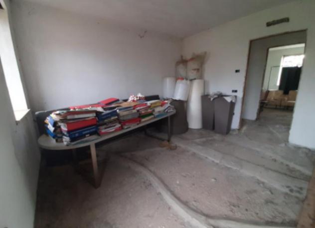 Immobile in asta di 372 m² con più di 5 locali e box auto in vendita a Caltrano - Foto 3
