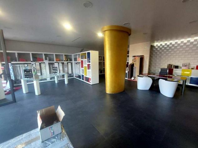 Capannone artigianale in vendita a Massa 650 mq Rif: 1231850
