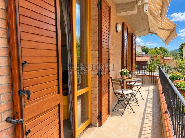 Appartamento in villetta bifamiliare con ampio giardino, terrazzo, garage e cantina - Foto 5