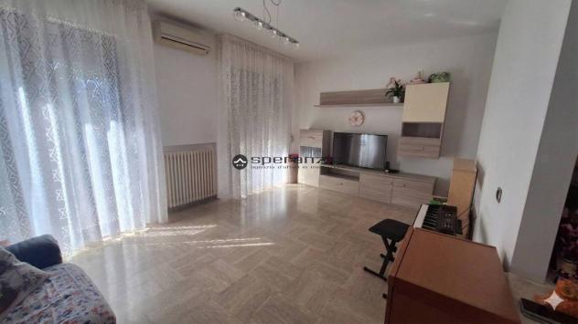 SAN LAZZARO: Fano - san lazzaro: ampio e moderno appartamento pronto da abitare
in uno dei quartieri più serviti e richiesti di fano, in posizione str
