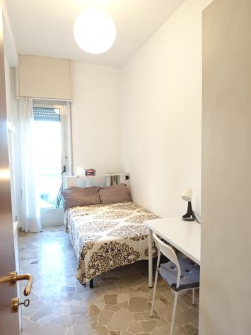 stanza singola in zona Darsena-575 euro