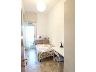 stanza singola in zona Darsena-575 euro