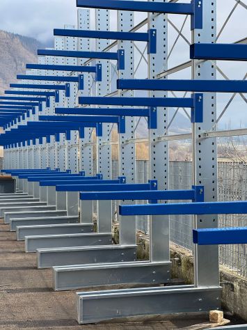 Cantilever per aste in acciaio